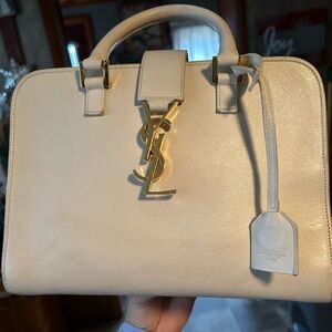 Yves Saint Laurent Cabas